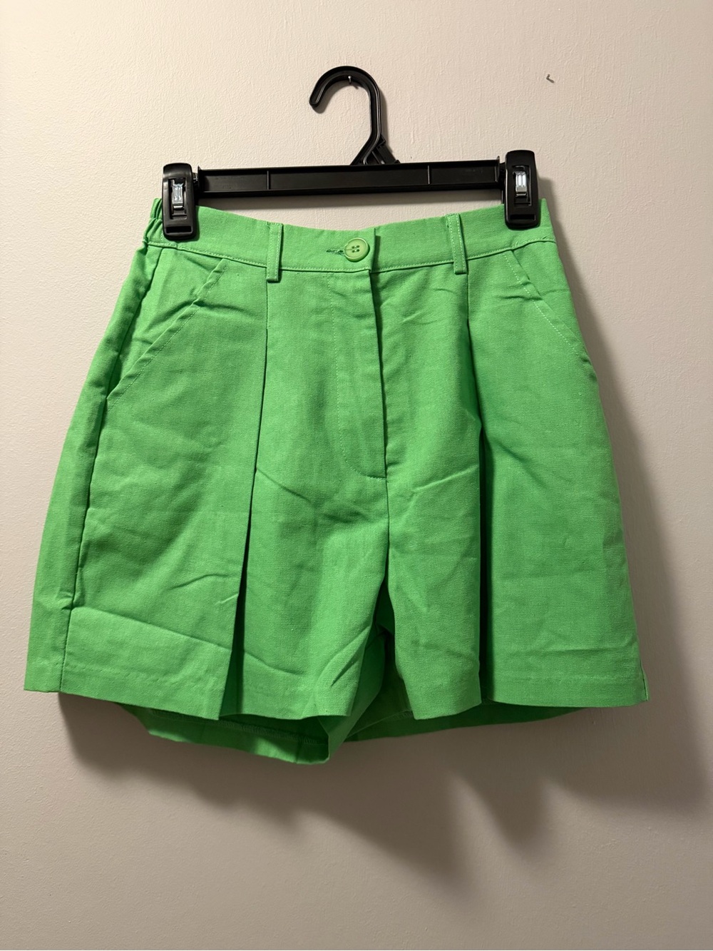 Easel High-Waist Green Pleated Women’s Shorts elastic waist